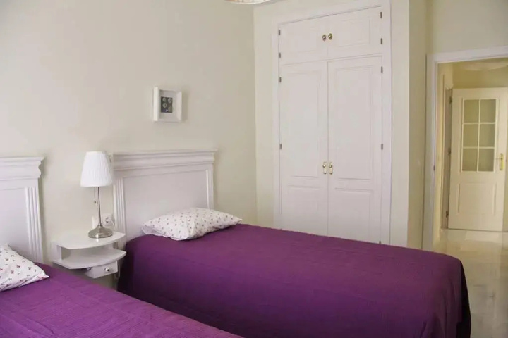 Room 6 of 13