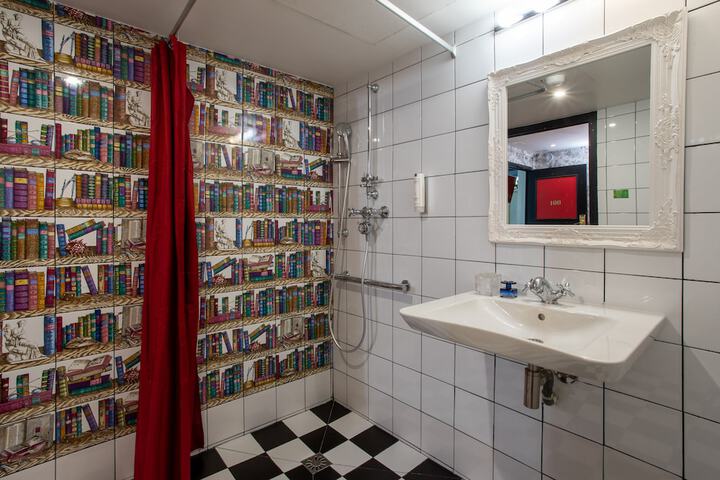 Room 77 of 105