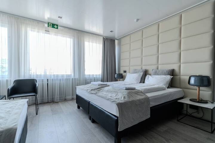 Room 33 of 82