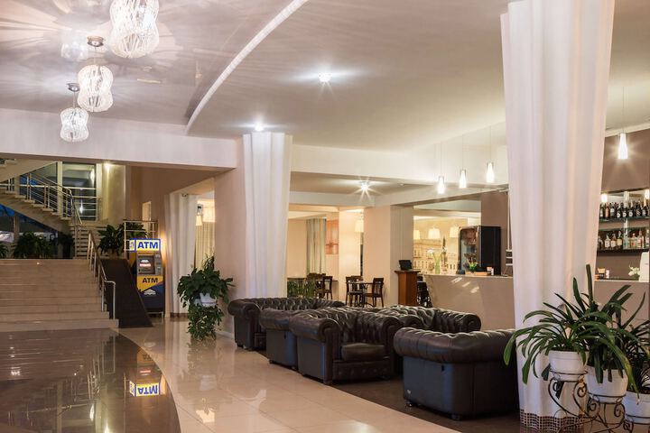 Entrance & Lobby