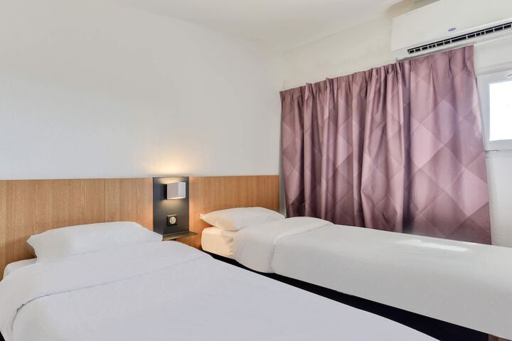 Room 7 of 19