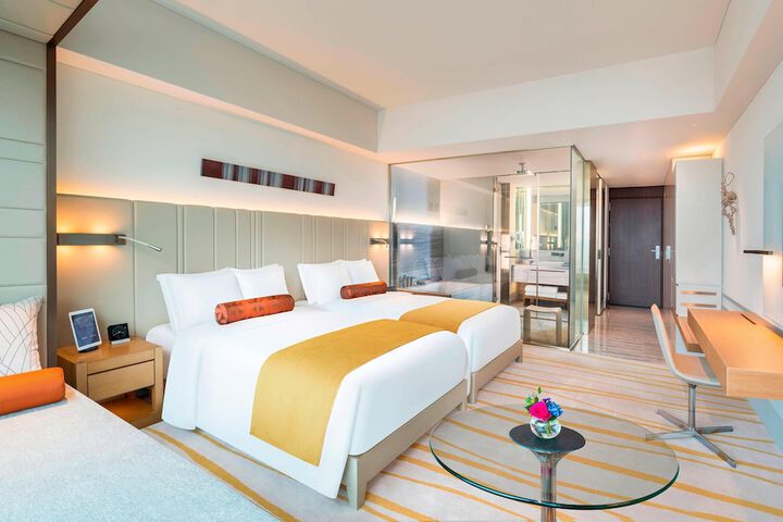 Room 14 of 200