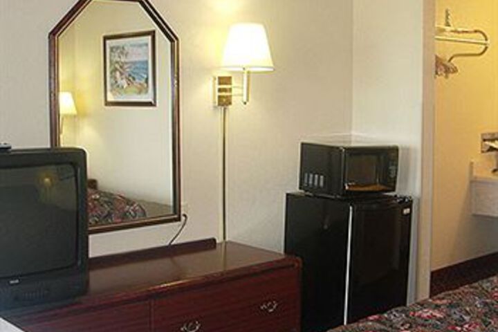Room 10 of 16