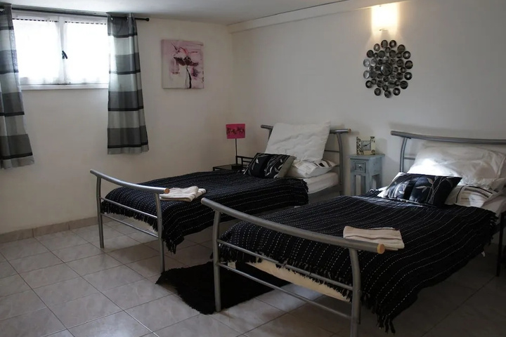 Room 4 of 18