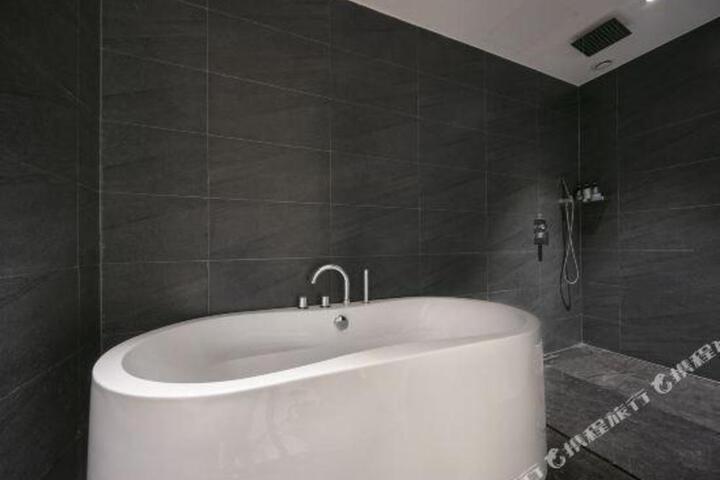 Qian Na Hotel (Zhengzhou Erqi Square City of David)