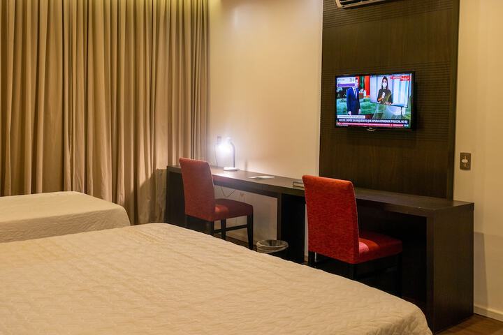 Room 53 of 183