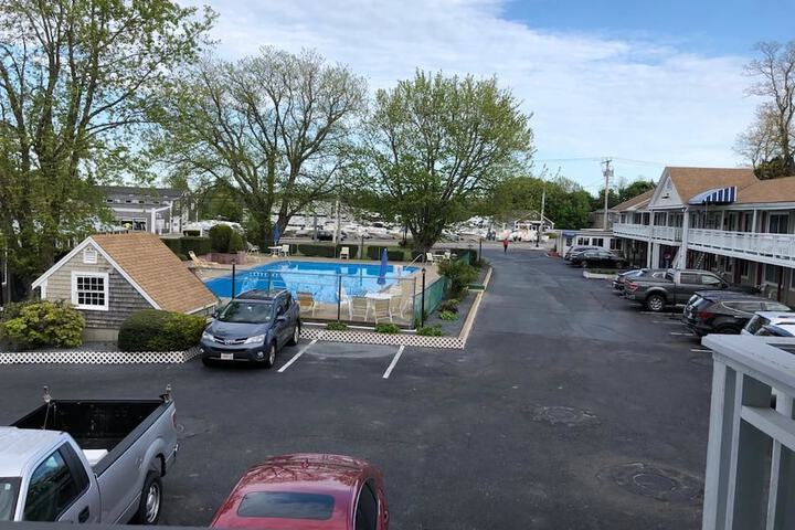 Pool 76 of 101