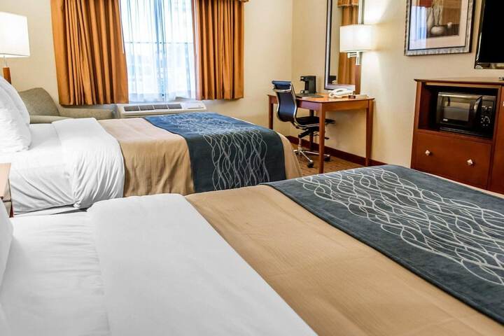 2 Queen Beds (11 of 14)