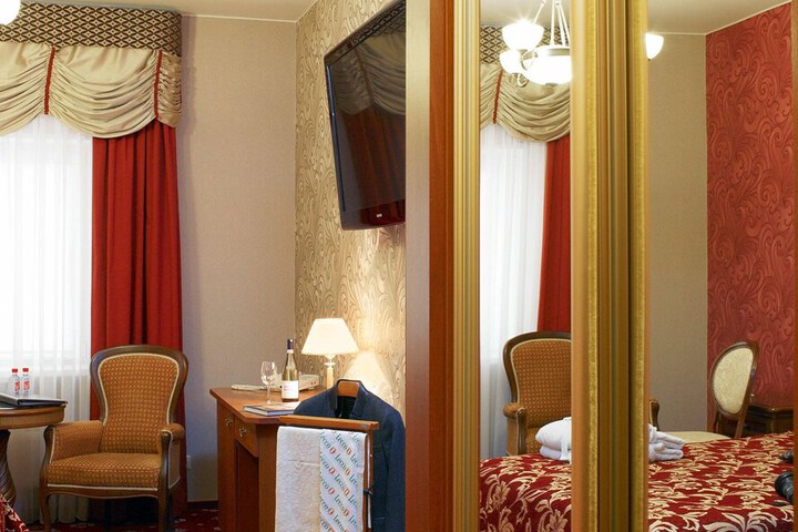 Room 8 of 70