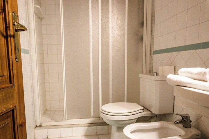 Room 115 of 143
