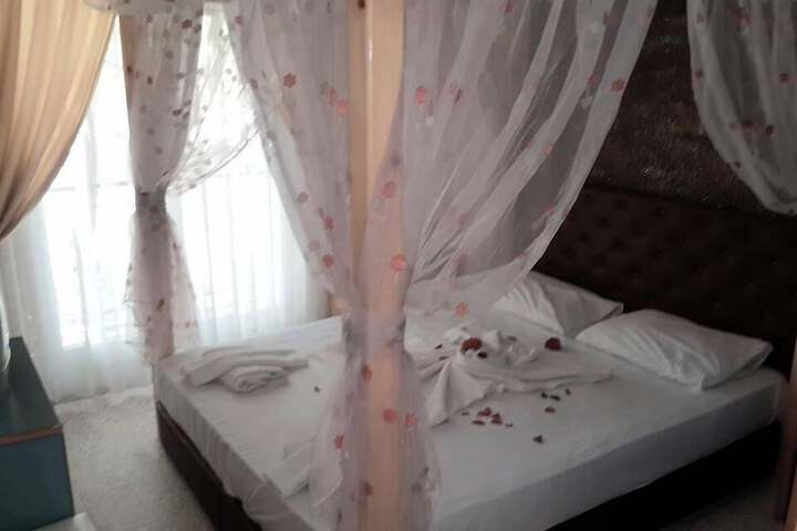 Room 4 of 17