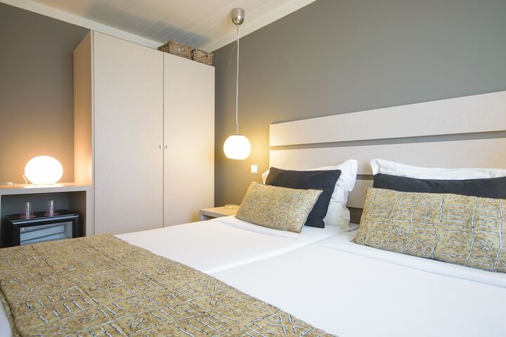 Room 9 of 102