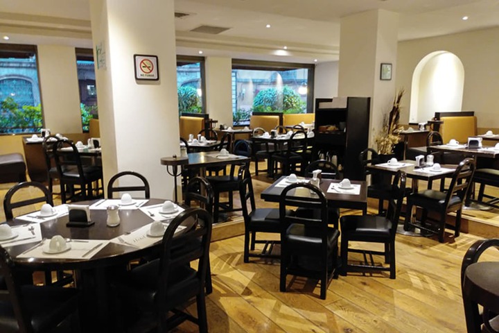 Dining 83 of 176