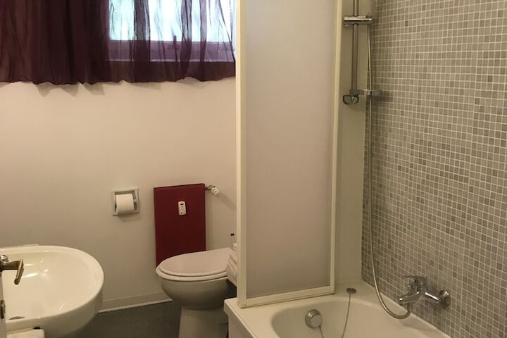 Room 28 of 39