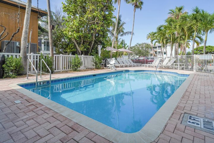 Hotel Pool