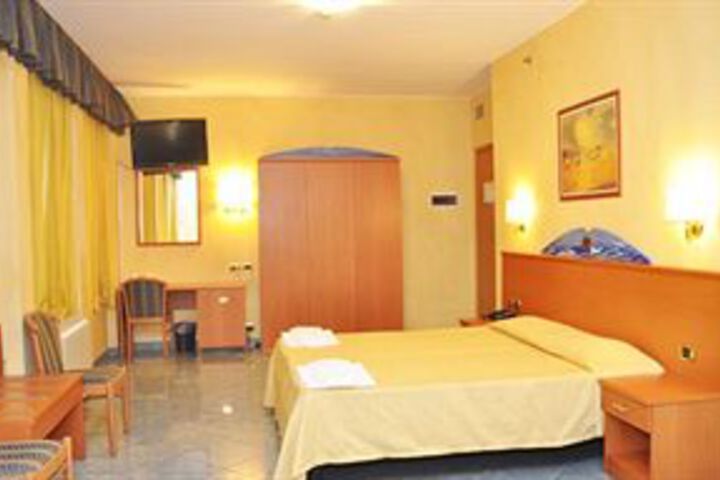 Room 14 of 25