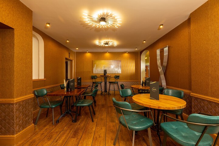 Lounge 50 of 61