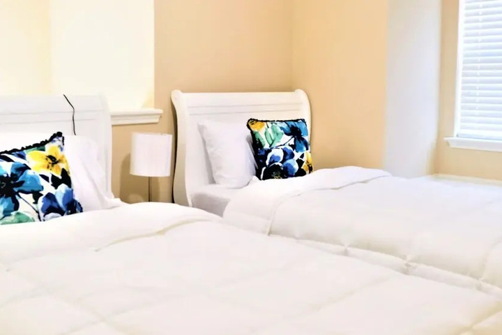 Hero Image 1 of 6