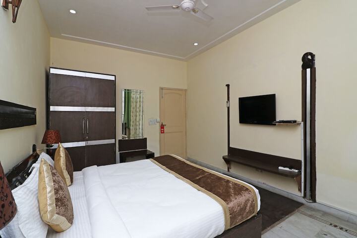 Room 9 of 21