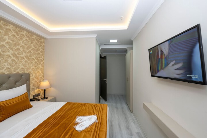 Room 44 of 75