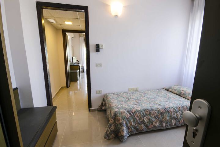 Room 18 of 87