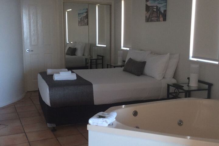 Room 3 of 90