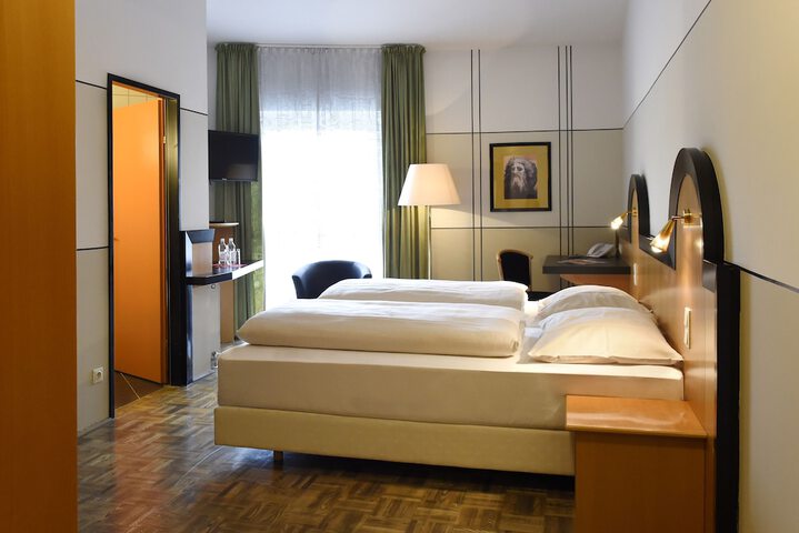 Room 13 of 35