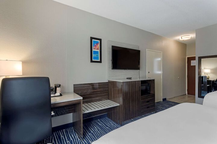 Quadruple Queen Bed (2 of 5)