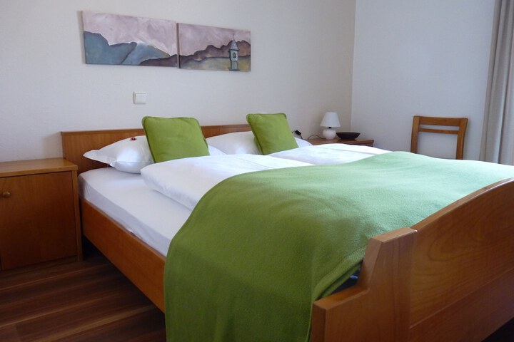 Room 4 of 68