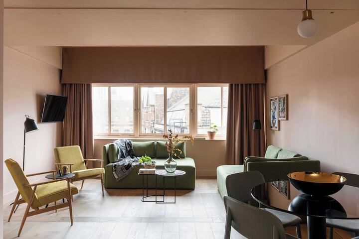 Room 52 of 102