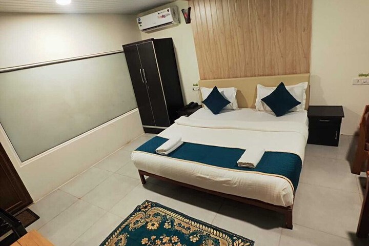 Room 5 of 7
