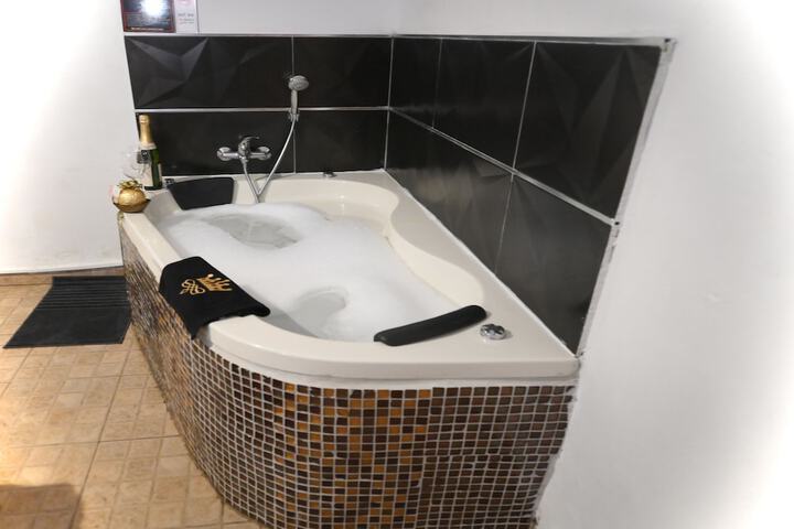 Hot Tub 39 of 73