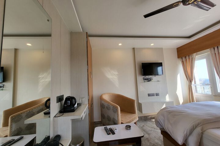 Room 9 of 75