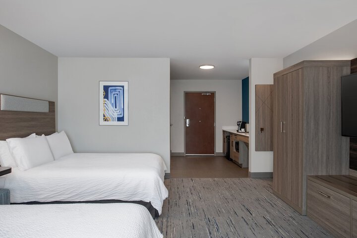 2 Queen Beds (6 of 11)