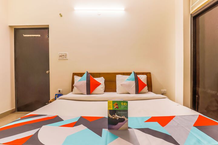 Room 1 of 2