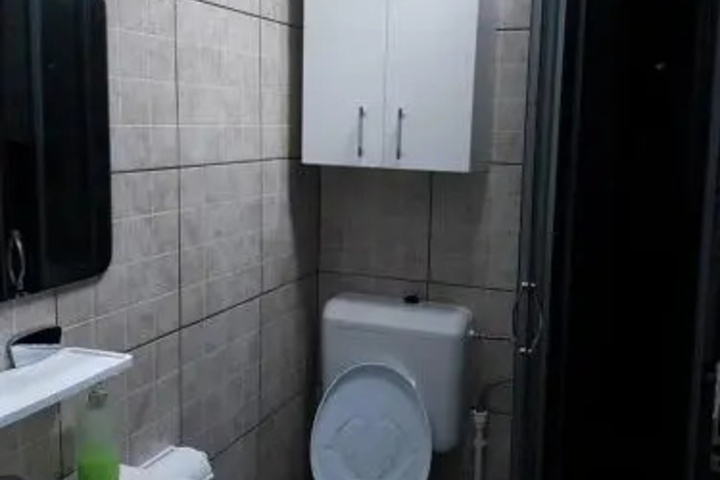 Room 10 of 14