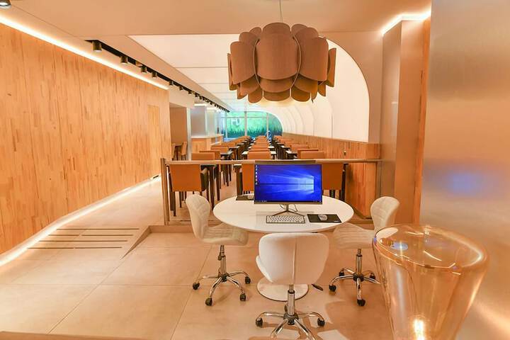 Business Center 93 of 107