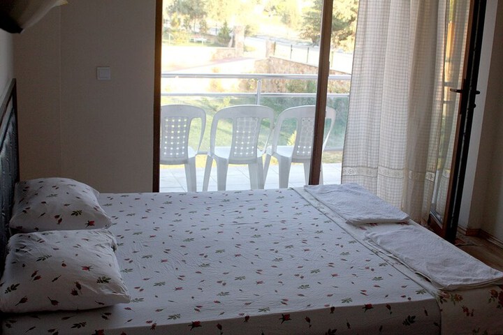 Room 4 of 33