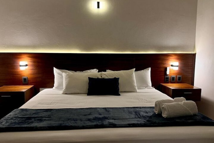 Room 4 of 12