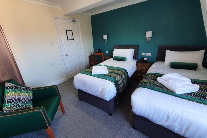 Room 35 of 193