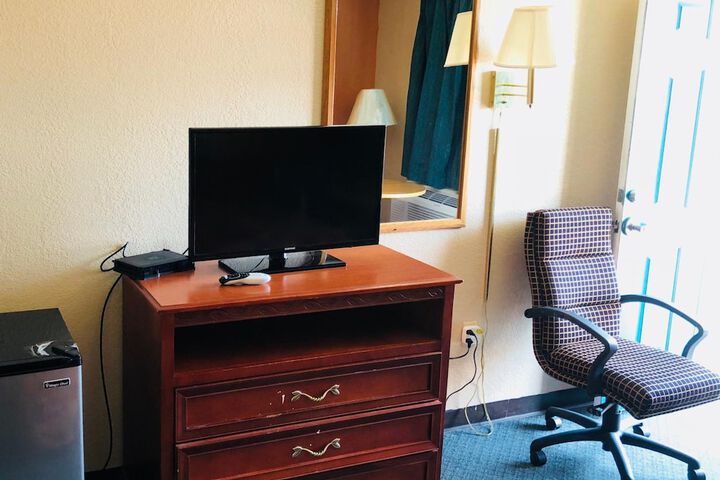 Room 14 of 28