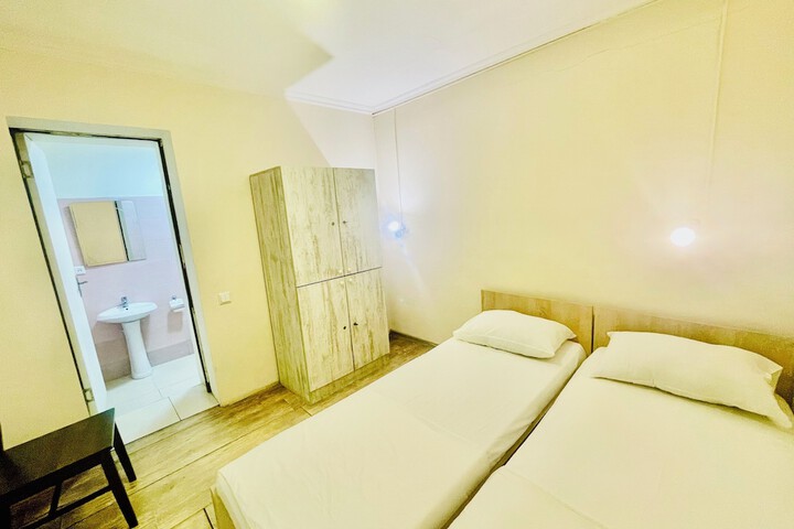 Room 83 of 146