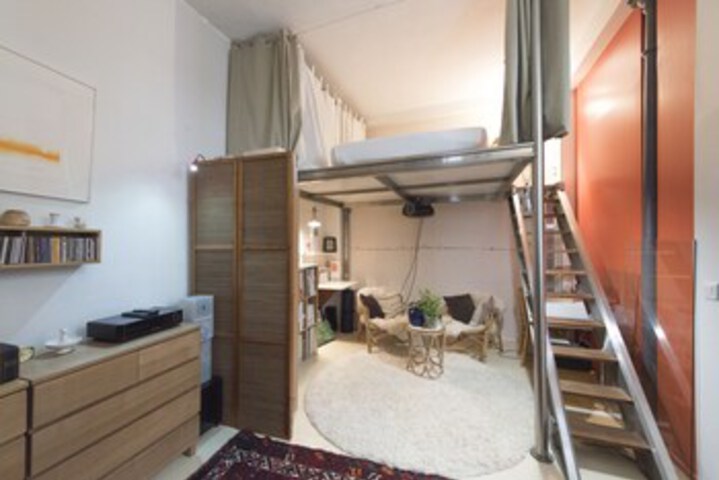 Room 10 of 14