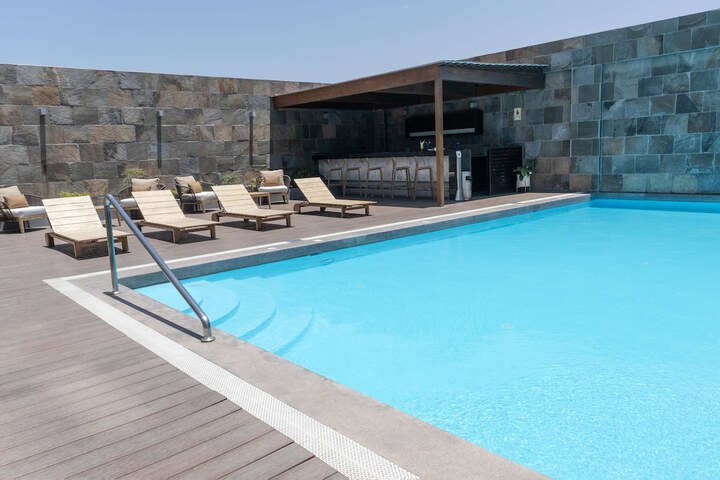 Pool 61 of 77