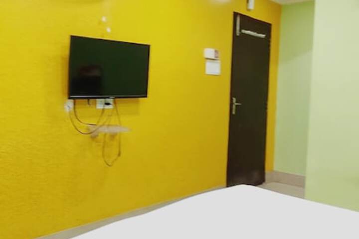 Room 7 of 9