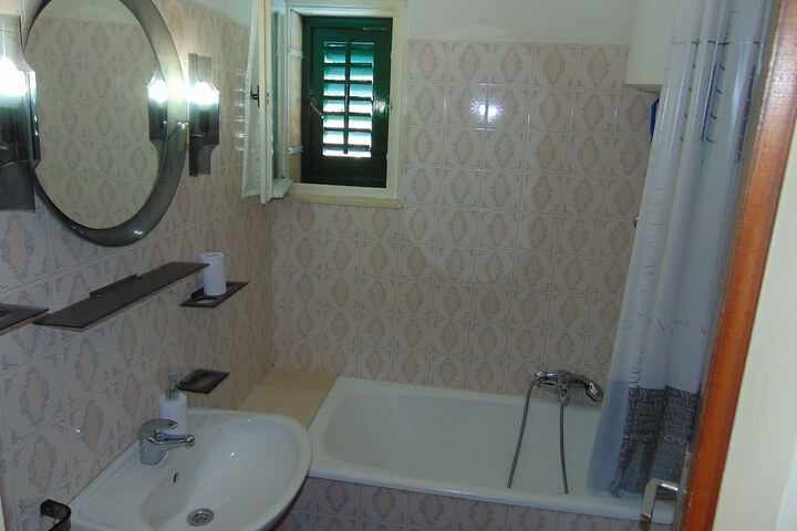 Room 19 of 39