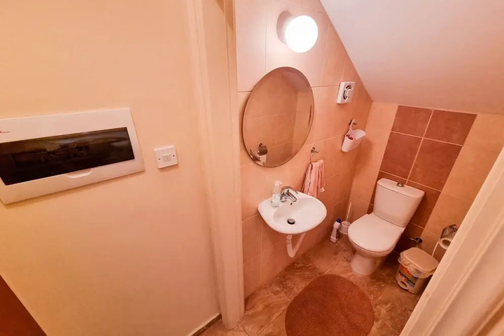 Room 5 of 13