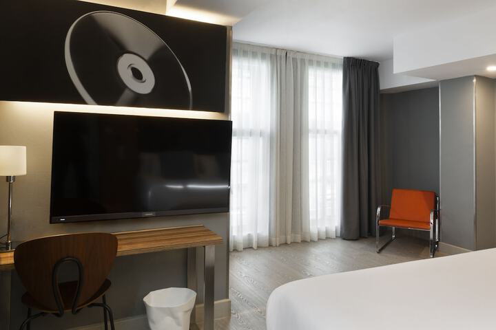 Room 10 of 73