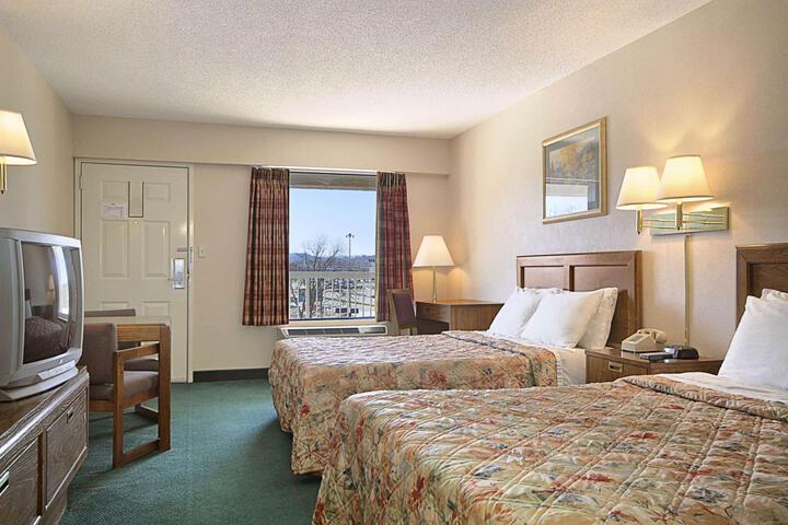 2 Queen Beds (6 of 7)
