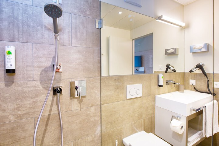 Room 17 of 32